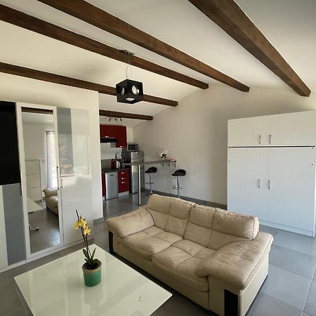 Studio Charmant Avec Terrasse Lançon-Provence Екстериор снимка