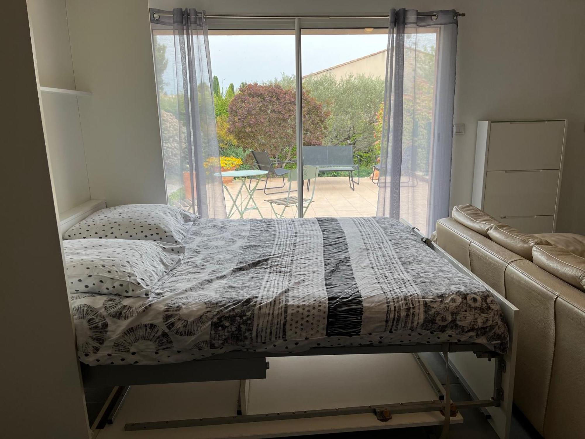 Studio Charmant Avec Terrasse Lançon-Provence Екстериор снимка