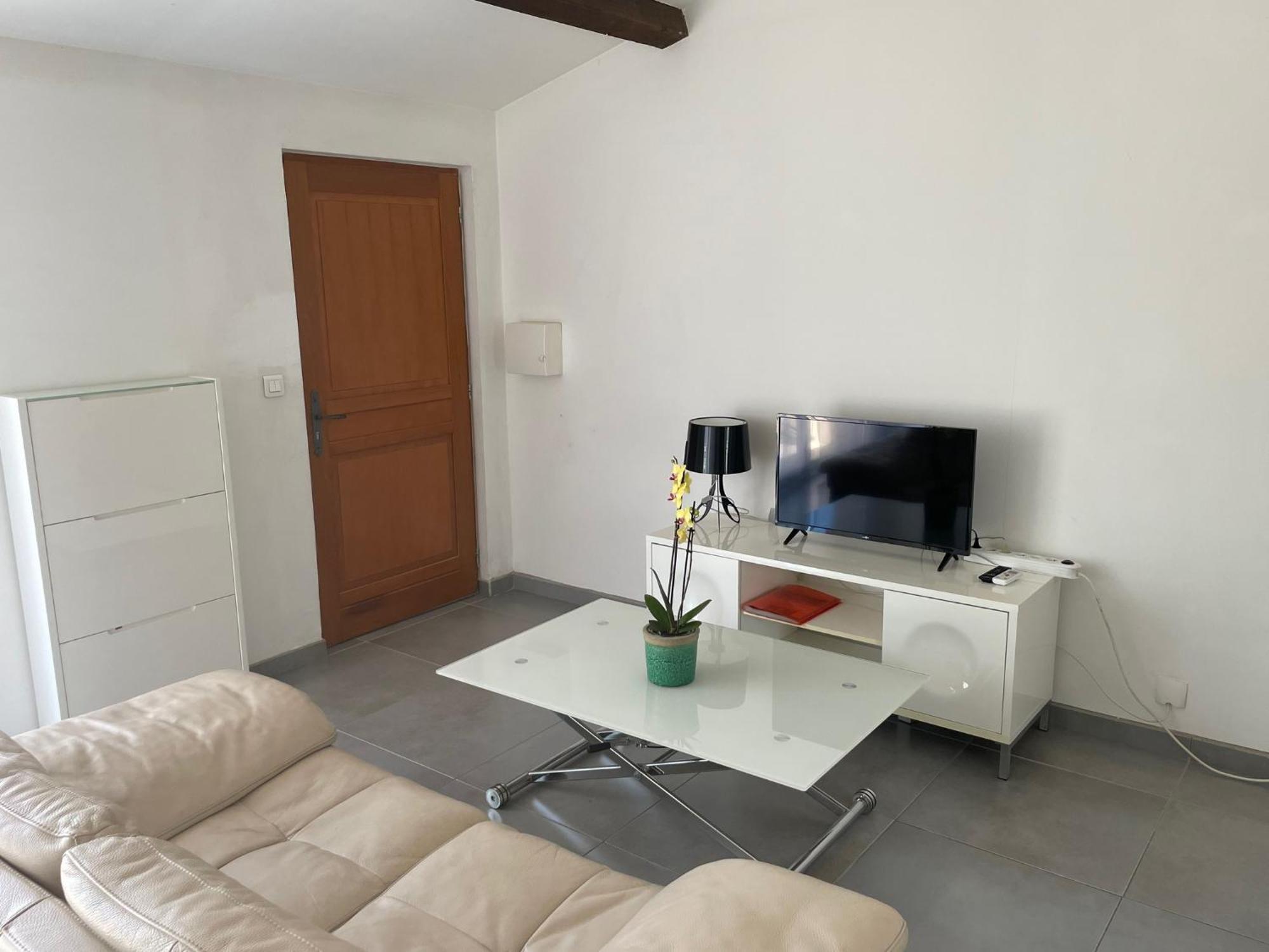 Studio Charmant Avec Terrasse Lançon-Provence Екстериор снимка